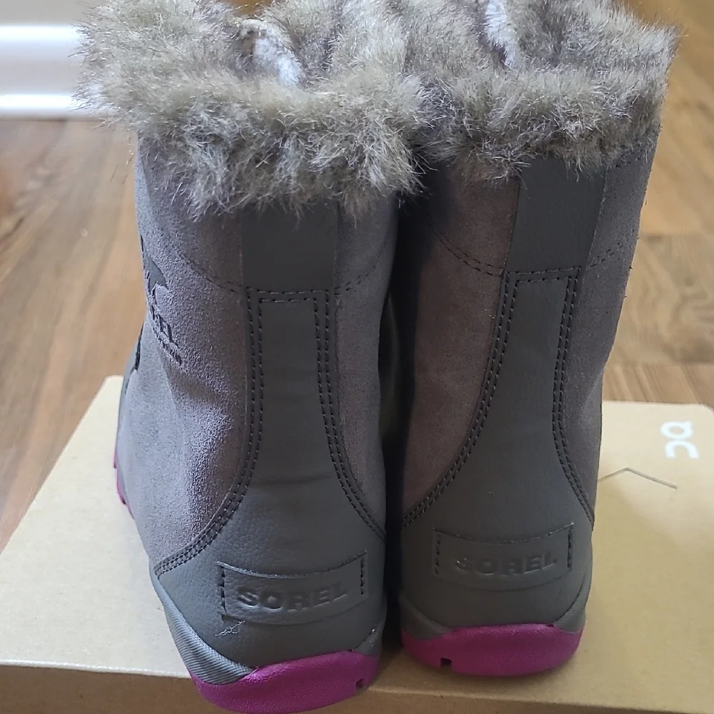 Sorel Grey Suede Winter Boots with Pink Laces for girl zise‎ 1.
